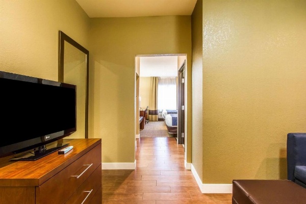 Comfort Suites Mattoon image 12