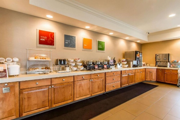 Comfort Suites Mattoon image 29